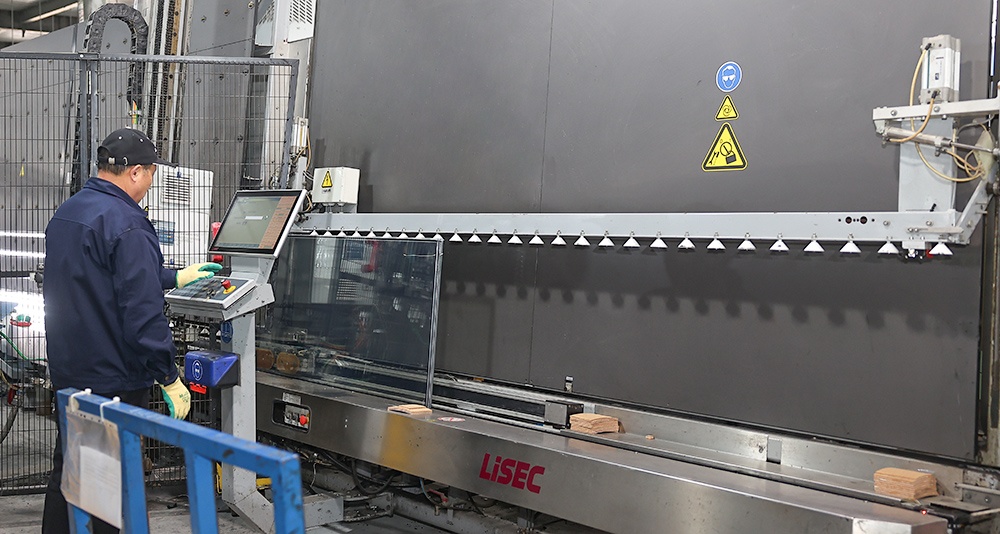 Synthesis of Insulating Glass